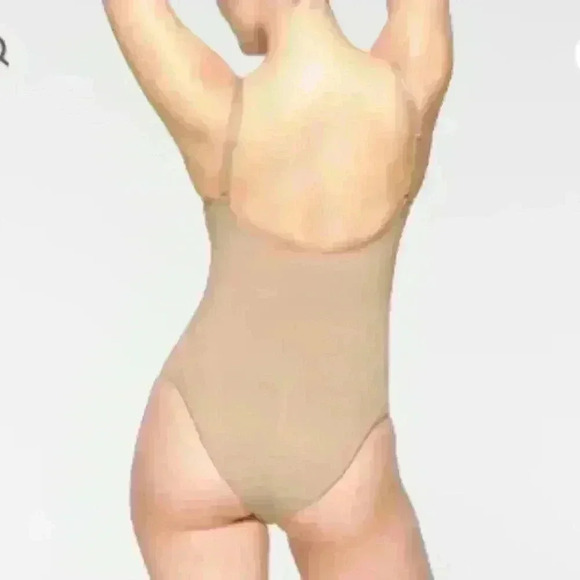 SKIMS Adjustable Straps Sculpting Seamless Brief Snaps Bodysuit - Picture 3 of 9